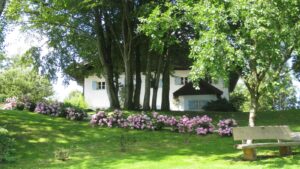 CGC Außenansicht mit Blumen