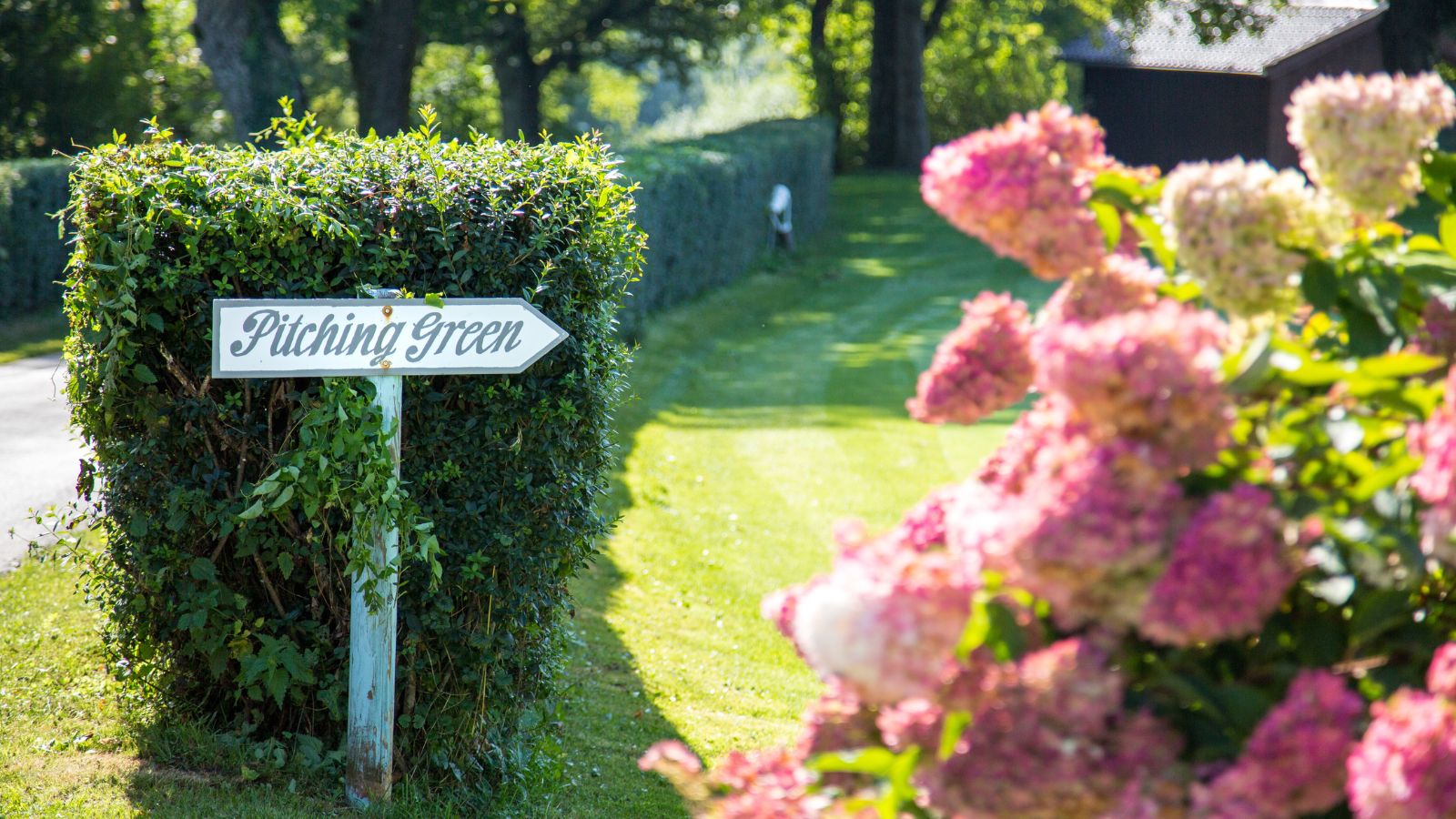 CGC Schild Pitching Green mit Blumen